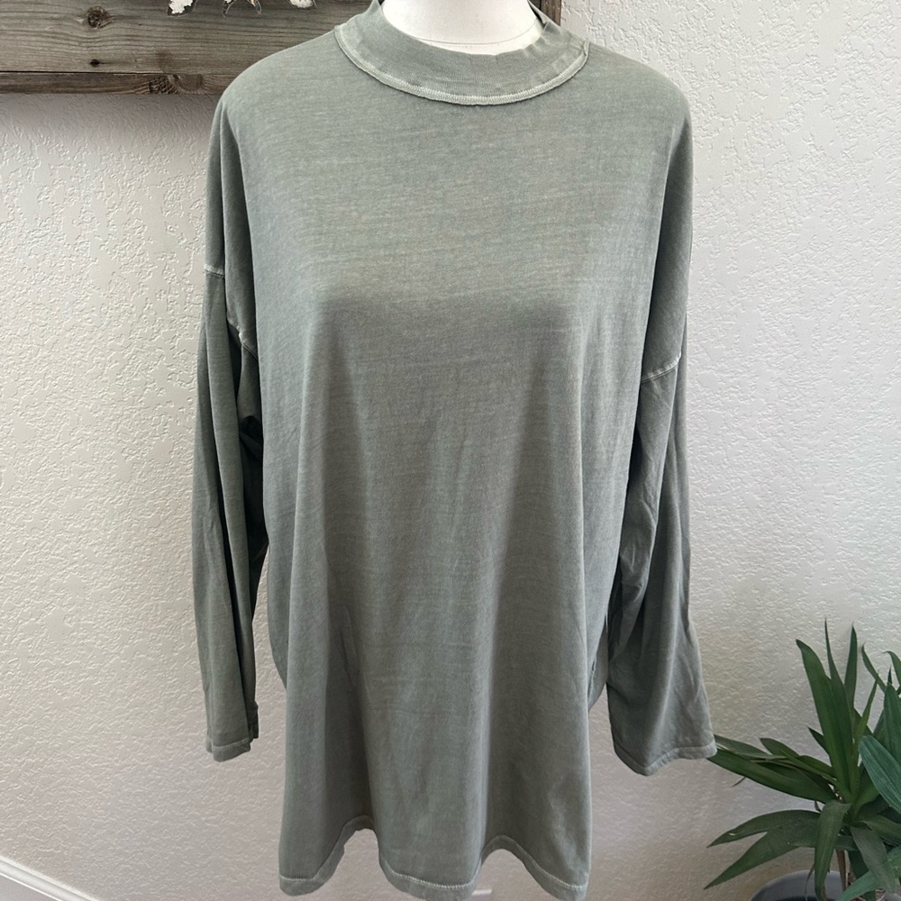 Free People We The Free green Long Sleeve Top ladies size Large